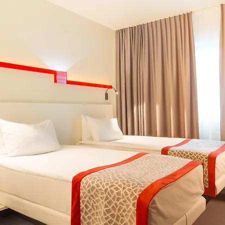 By Ihg 4*
