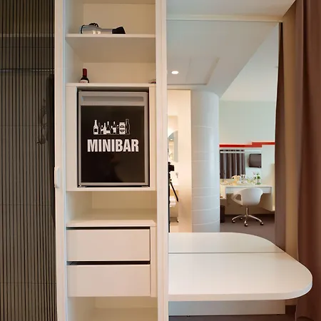 Hotel Center By Ihg 4*