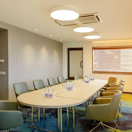 Hotel Center By Ihg 4*