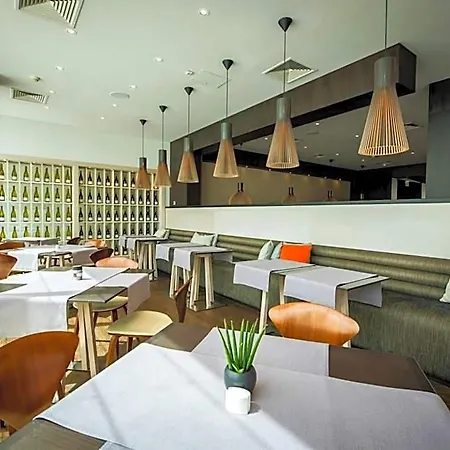 Center By Ihg Szálloda 4*
