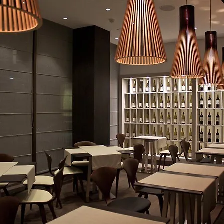 By Ihg
